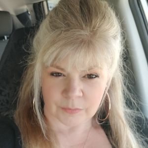 Meet your Posher, Leshia